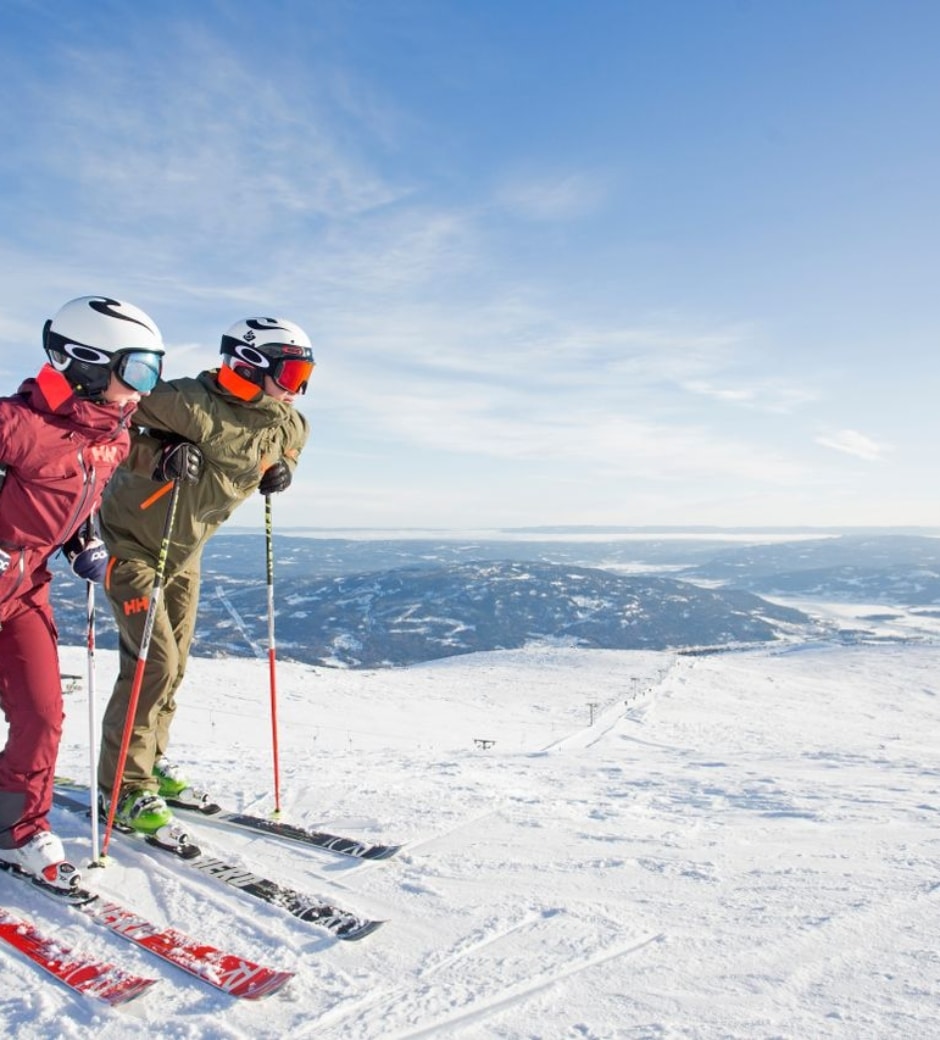 Norefjell two people on skiis